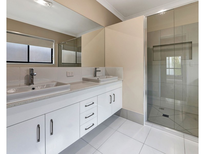 16 Teddy place, Ripley QLD 4306