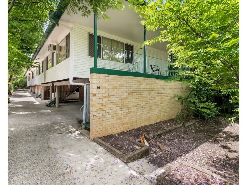 19 Waverley Road, Taringa QLD 4068