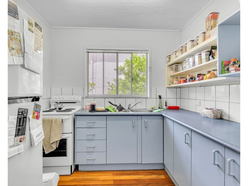 19 Waverley Road, Taringa QLD 4068