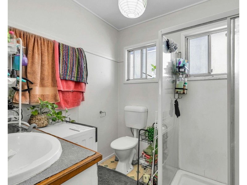19 Waverley Road, Taringa QLD 4068