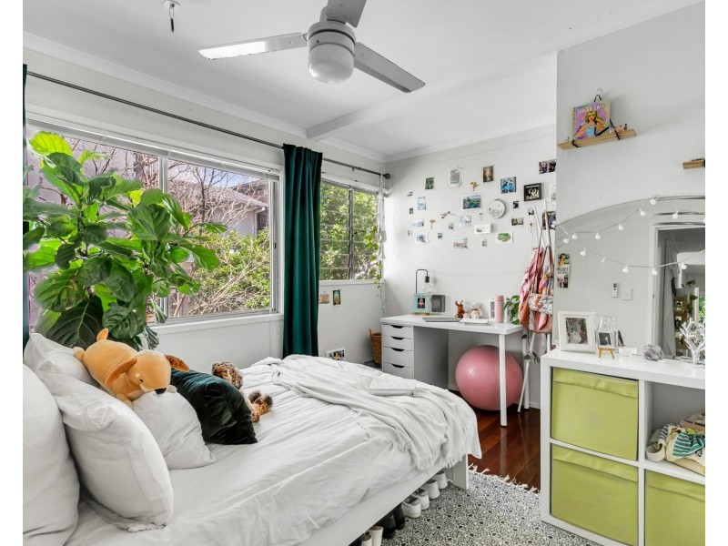 19 Waverley Road, Taringa QLD 4068
