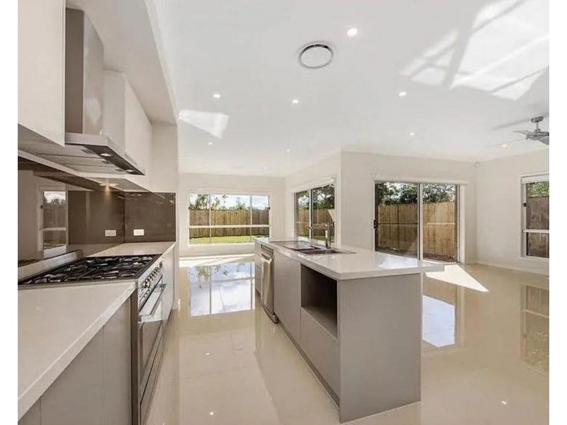 61 Sunset Rd, Kenmore QLD 4069