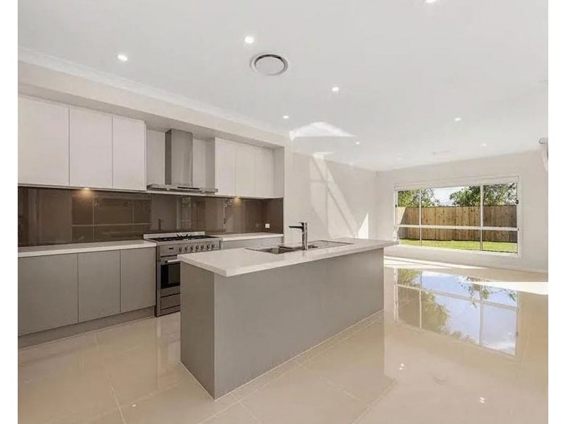 61 Sunset Rd, Kenmore QLD 4069