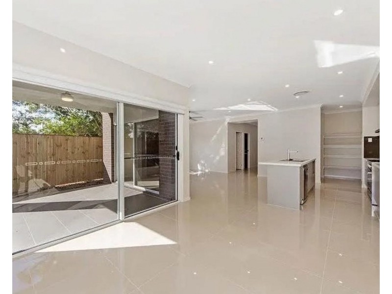 61 Sunset Rd, Kenmore QLD 4069