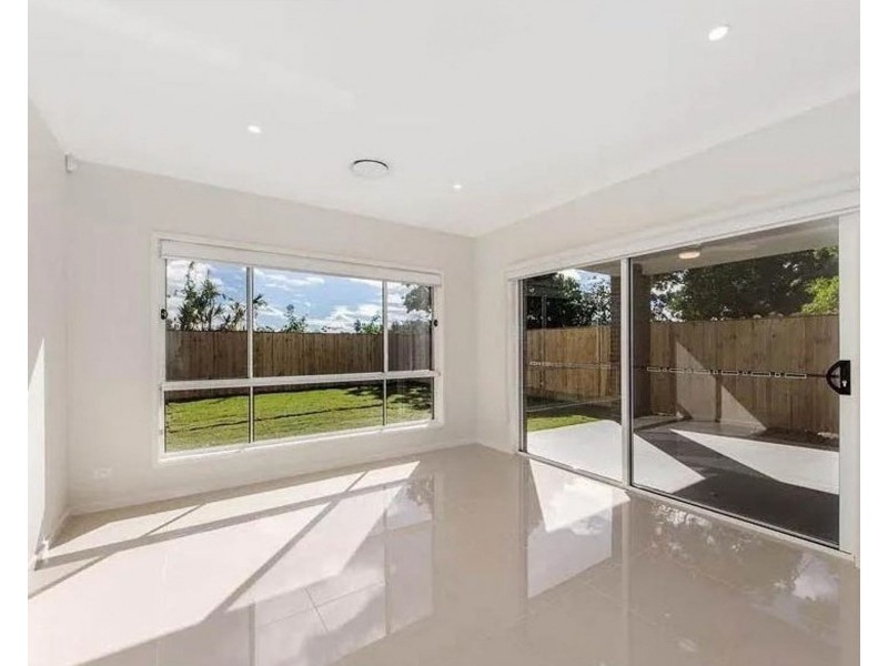 61 Sunset Rd, Kenmore QLD 4069