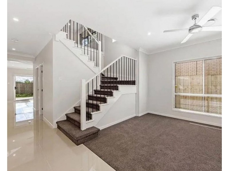 61 Sunset Rd, Kenmore QLD 4069