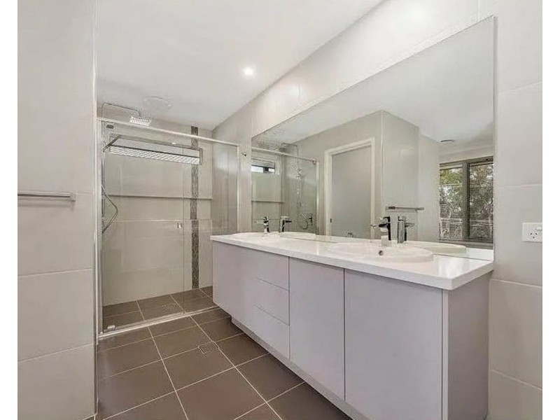 61 Sunset Rd, Kenmore QLD 4069