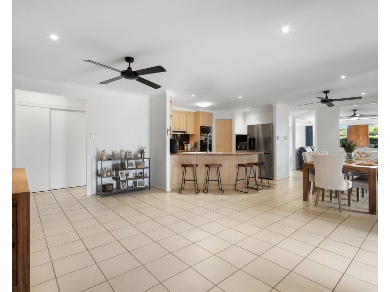 31 Spinnaker Circuit, Redland Bay QLD 4165