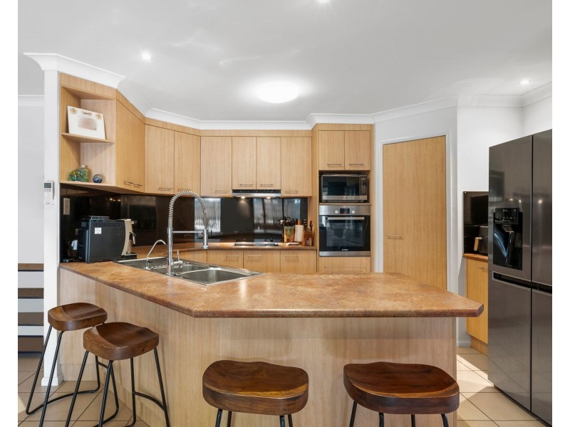 31 Spinnaker Circuit, Redland Bay QLD 4165