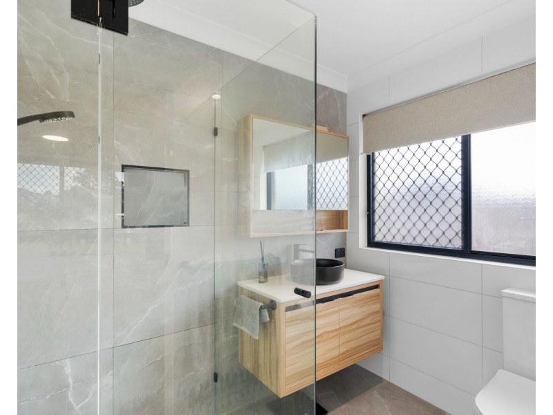 31 Spinnaker Circuit, Redland Bay QLD 4165