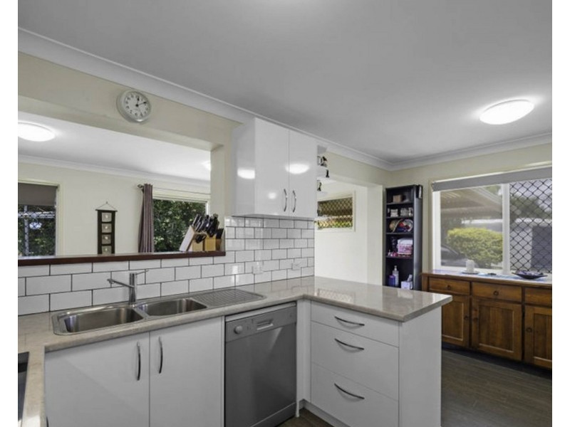 19 Brett Pl, Wynnum West QLD 4178