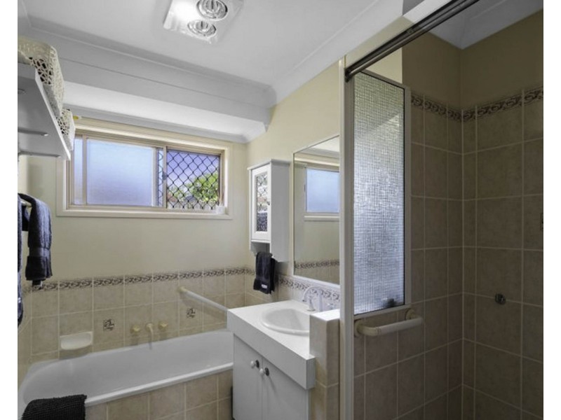 19 Brett Pl, Wynnum West QLD 4178