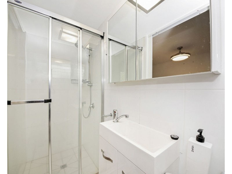 1/2 Waverley Road, Taringa QLD 4068