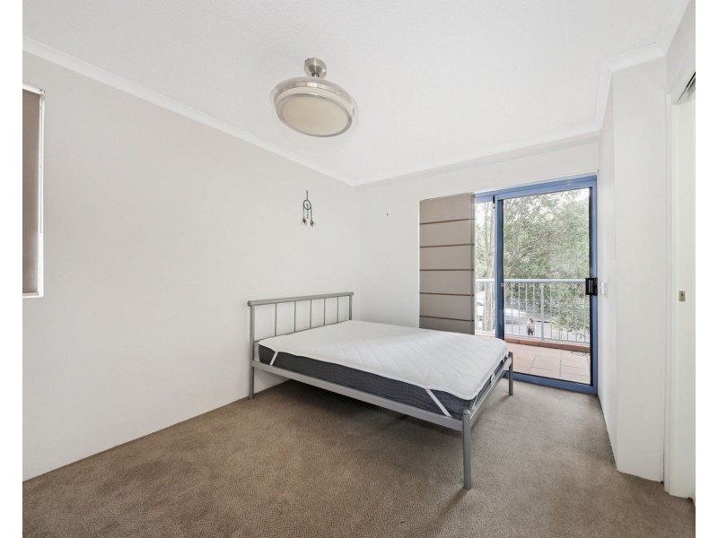 1/2 Waverley Road, Taringa QLD 4068