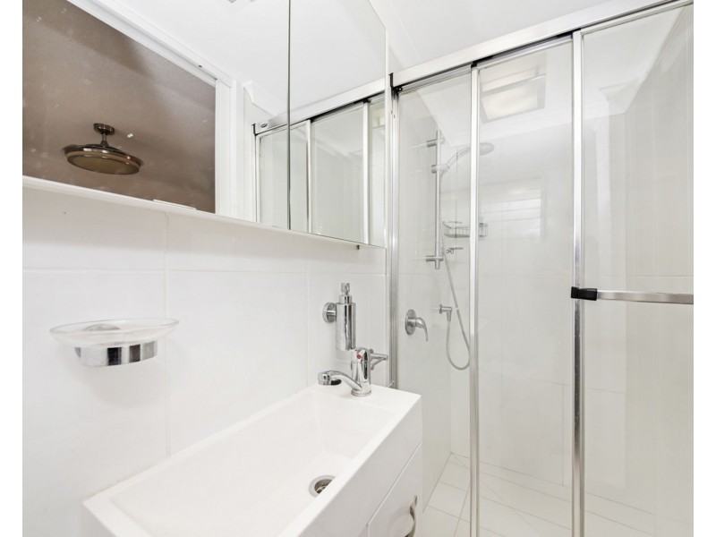 1/2 Waverley Road, Taringa QLD 4068