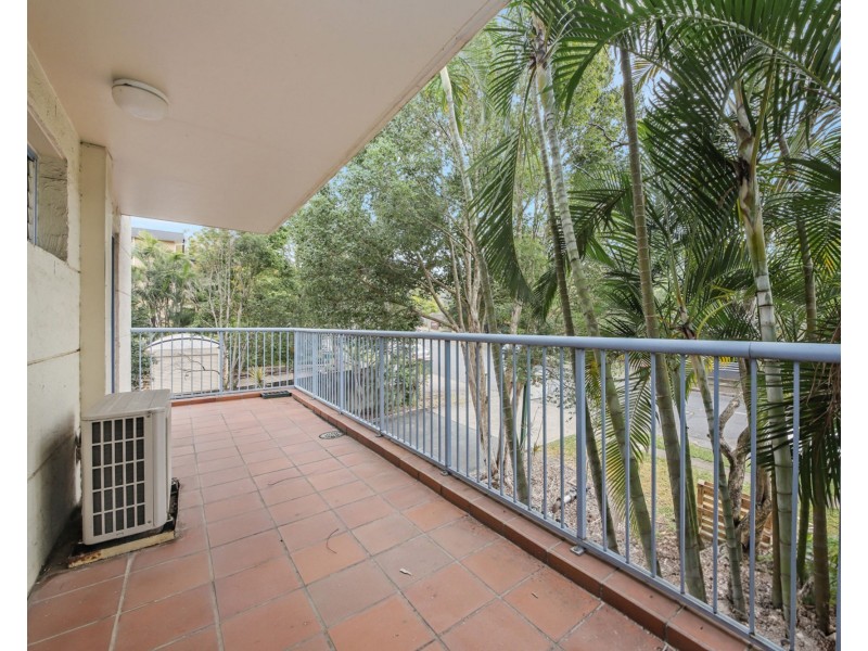 1/2 Waverley Road, Taringa QLD 4068