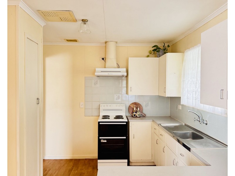 23 Peacock st, One Mile QLD 4305