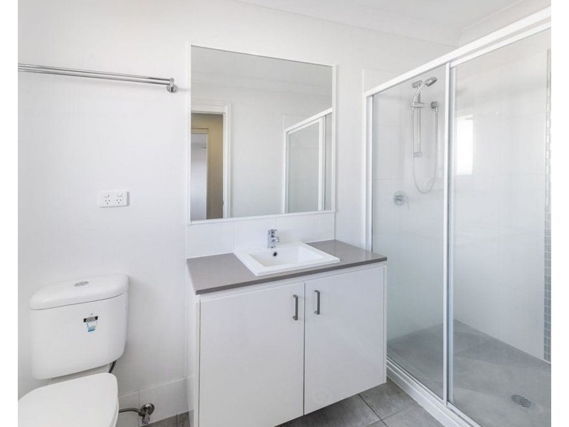 8 Sunstone Ave, Pimpama QLD 4209