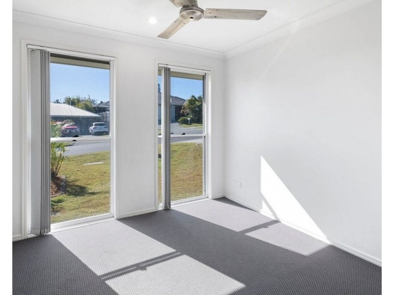 8 Sunstone Ave, Pimpama QLD 4209