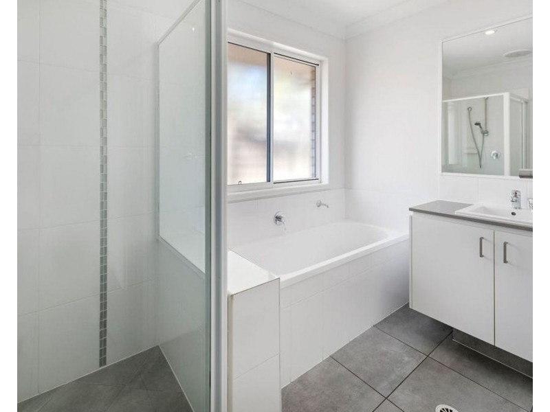 8 Sunstone Ave, Pimpama QLD 4209