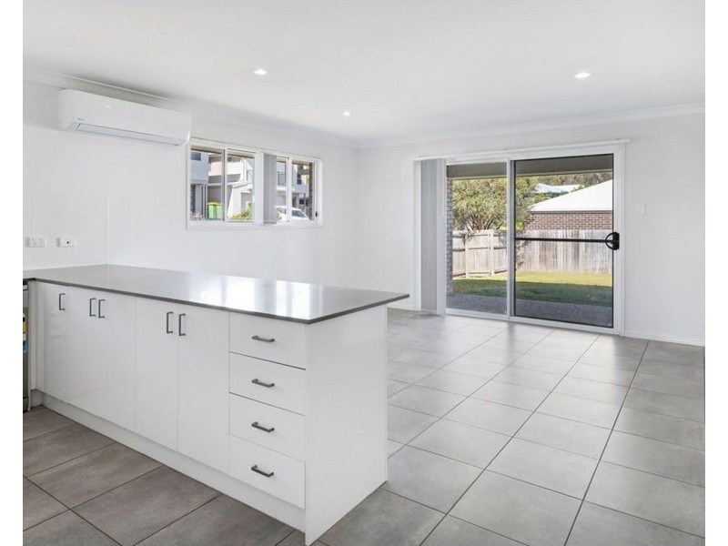 8 Sunstone Ave, Pimpama QLD 4209