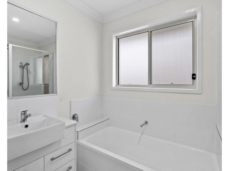 5 Johnson Circuit, Ripley QLD 4306