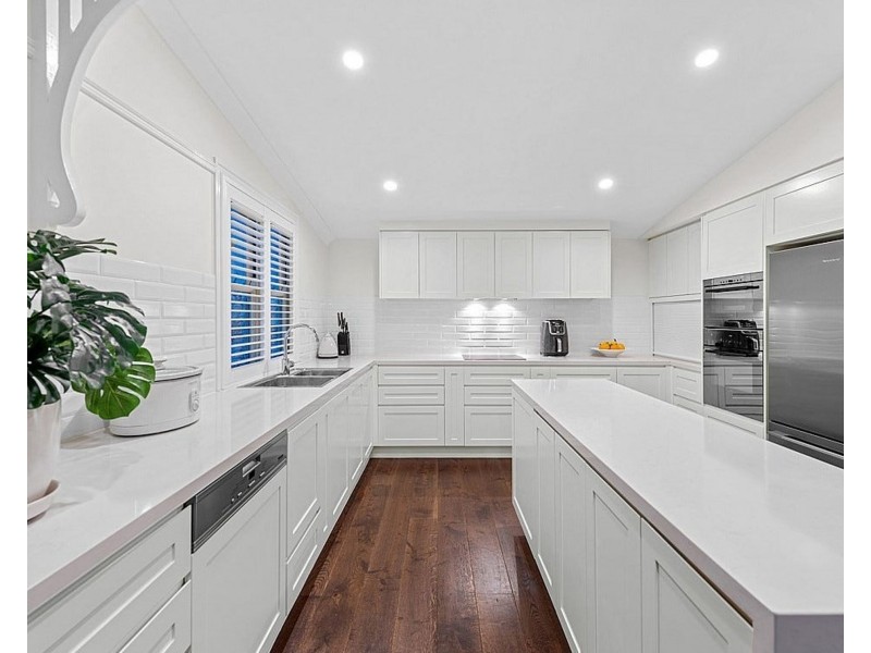 16 Bennett Ave, Ashgrove QLD 4060