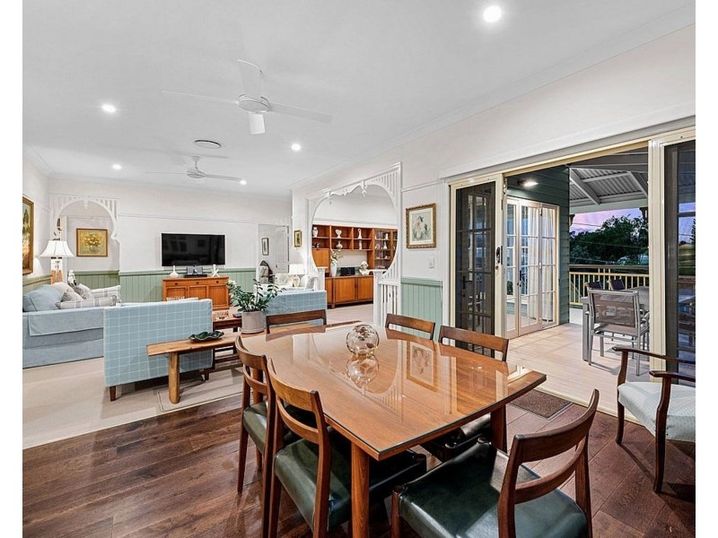 16 Bennett Ave, Ashgrove QLD 4060