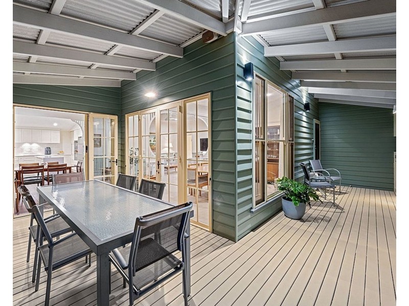 16 Bennett Ave, Ashgrove QLD 4060