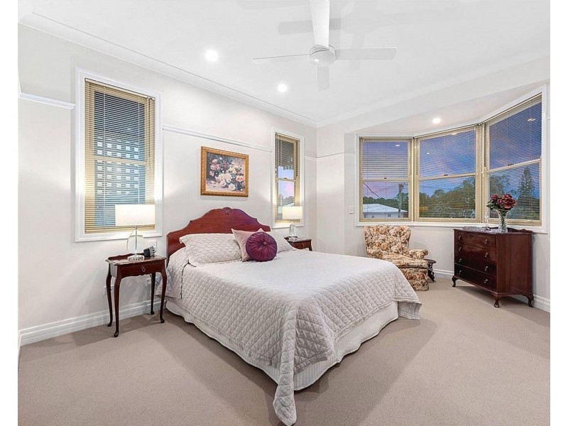 16 Bennett Ave, Ashgrove QLD 4060