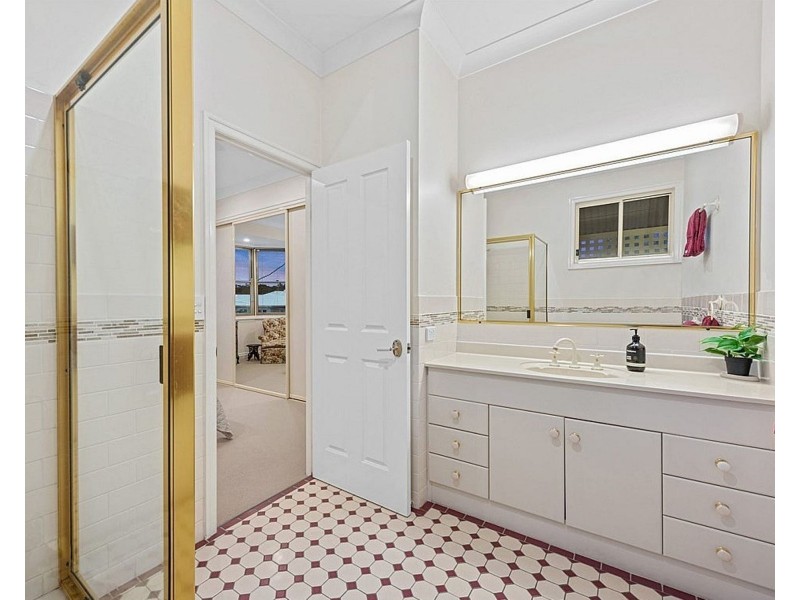 16 Bennett Ave, Ashgrove QLD 4060