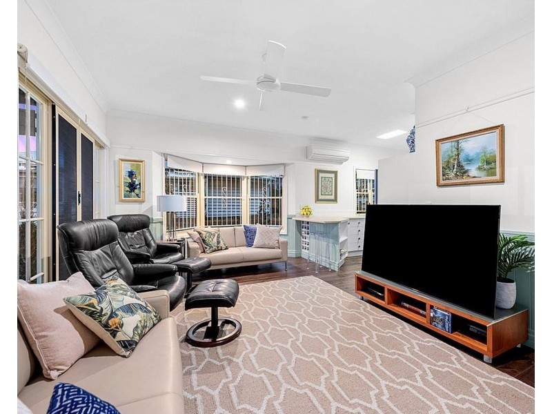 16 Bennett Ave, Ashgrove QLD 4060