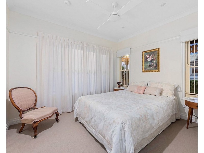 16 Bennett Ave, Ashgrove QLD 4060