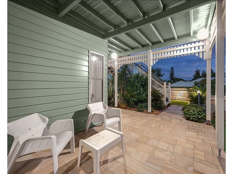 16 Bennett Ave, Ashgrove QLD 4060