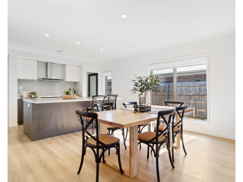 37 Slate Court, Logan Reserve QLD 4133