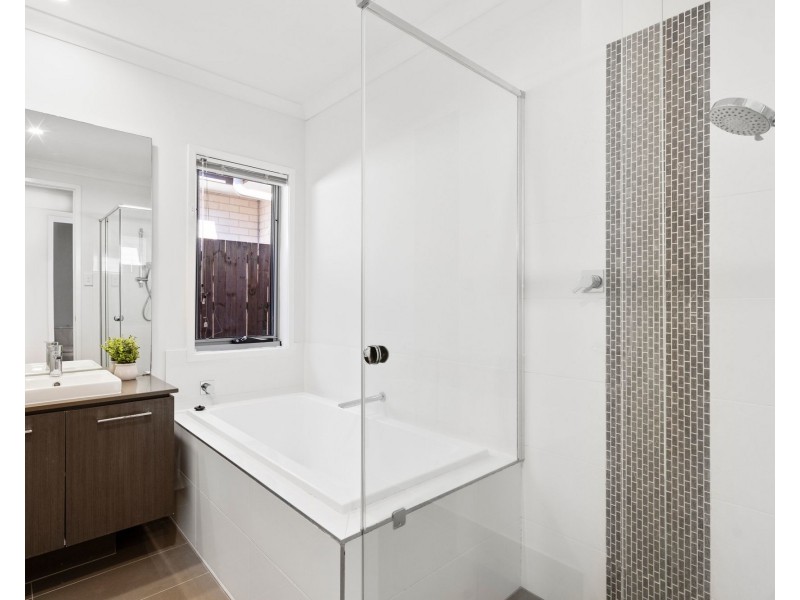 37 Slate Court, Logan Reserve QLD 4133