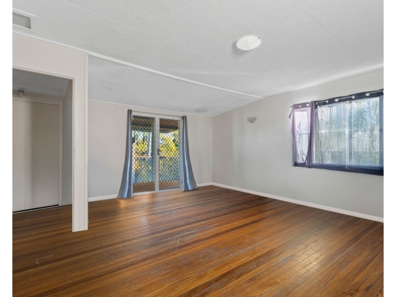 32 Bruce Road, Woodridge QLD 4114