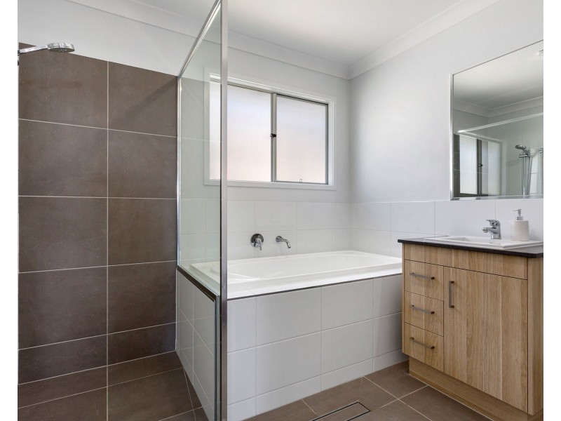 8 Stanford Court, Collingwood Park QLD 4301