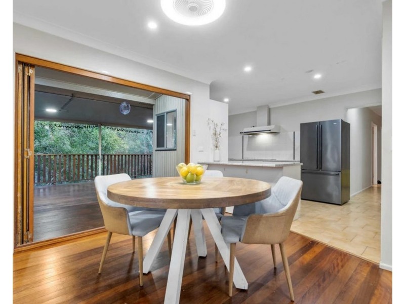 734 Moggill Rd, Chapel Hill QLD 4069