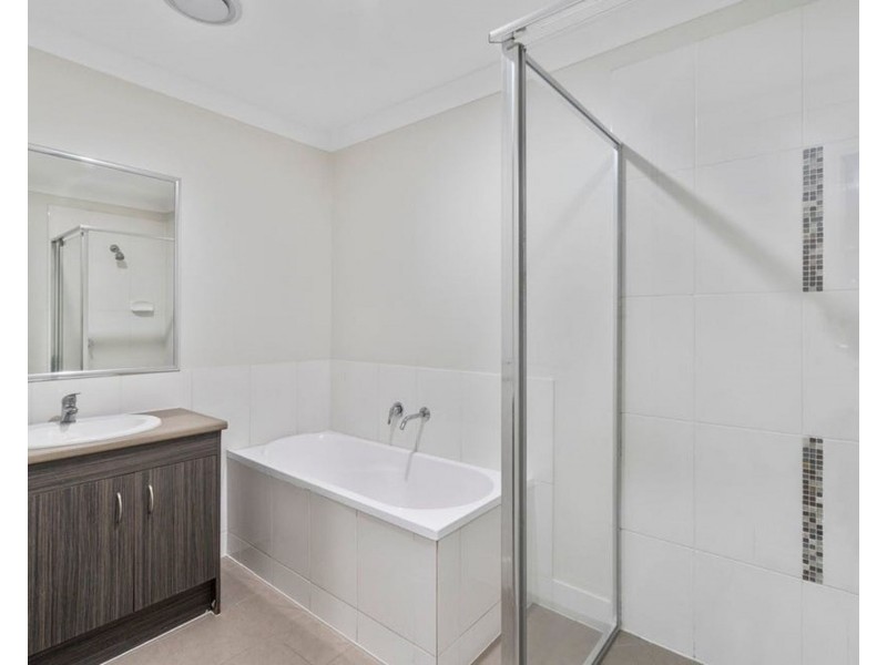 1/13 Gooloowan Circuit, Brassall QLD 4305