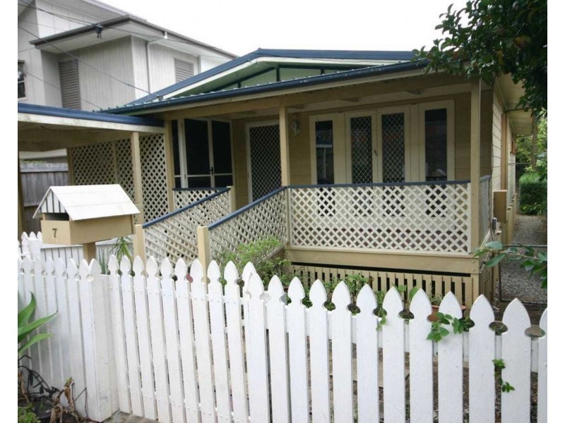 7 Kenton Street, Chapel Hill QLD 4069
