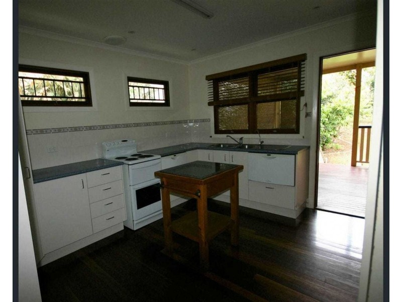 7 Kenton Street, Chapel Hill QLD 4069