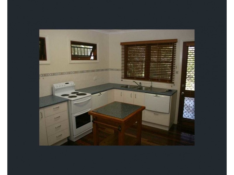 7 Kenton Street, Chapel Hill QLD 4069
