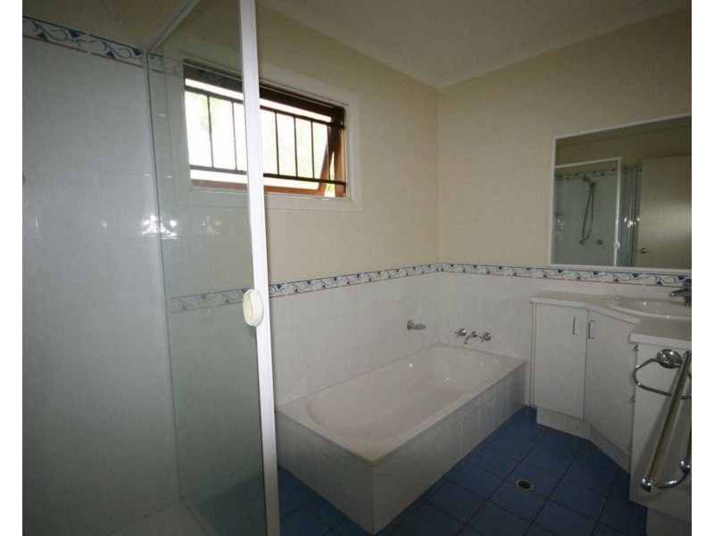 7 Kenton Street, Chapel Hill QLD 4069