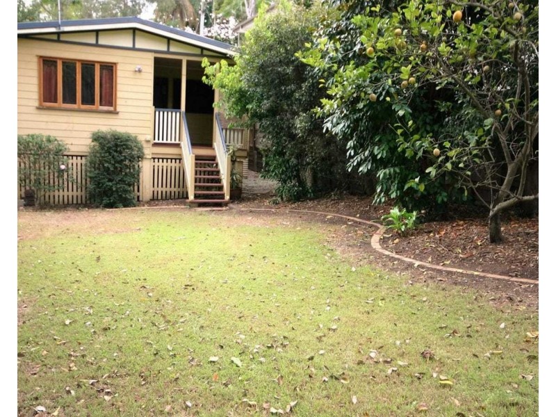 7 Kenton Street, Chapel Hill QLD 4069