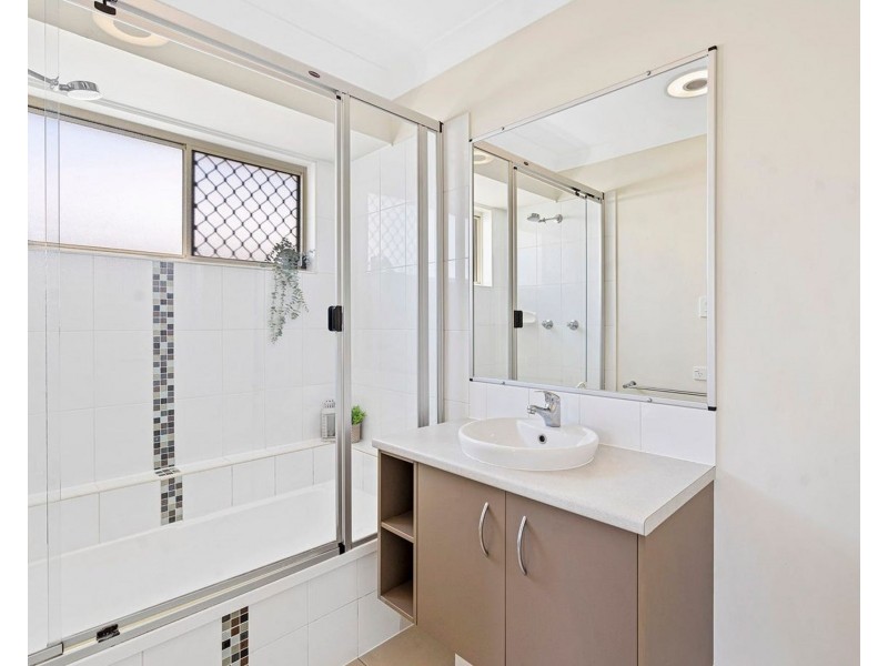 8 Rocky Cape St, Springfield Lakes QLD 4300