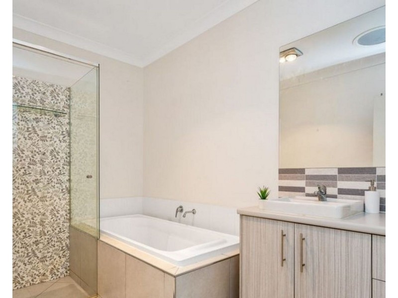 53 Parkland Dr, Springfield Lakes QLD 4300