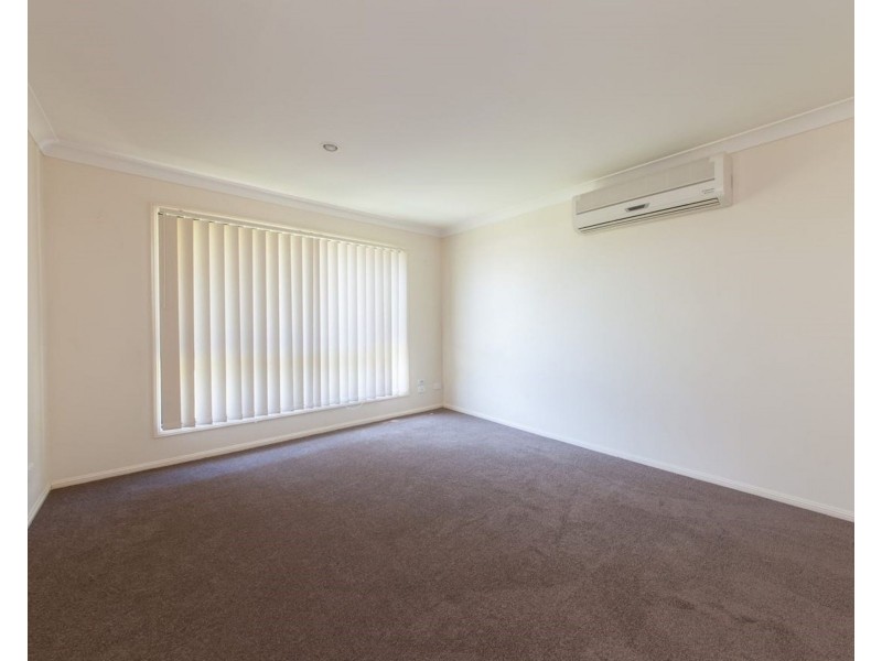 27 Chetwynd St, Redbank Plains QLD 4301