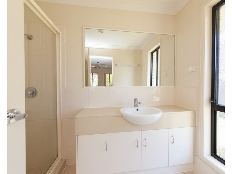 27 Chetwynd St, Redbank Plains QLD 4301