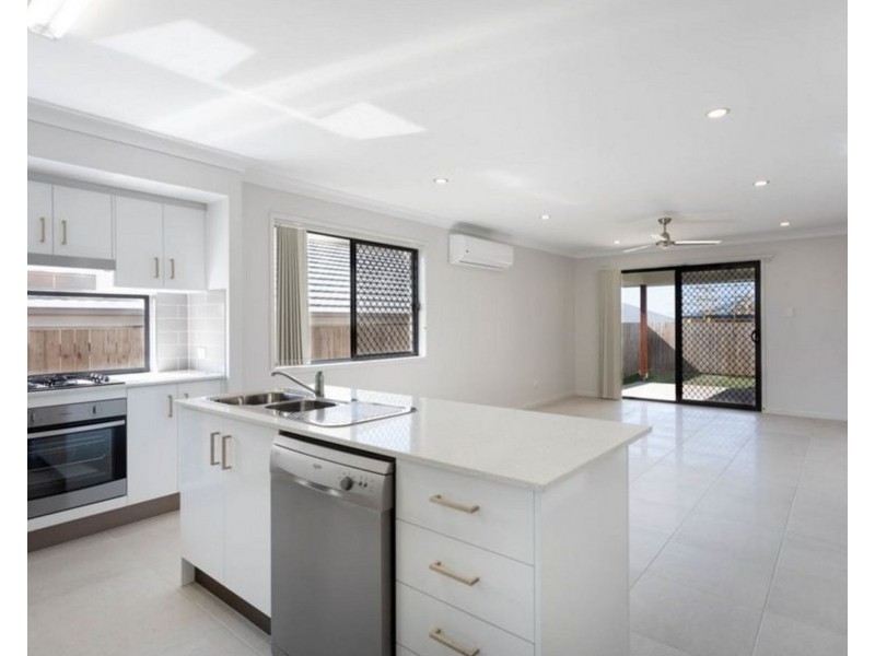 35 Capricorn Cres, Springfield Lakes QLD 4300